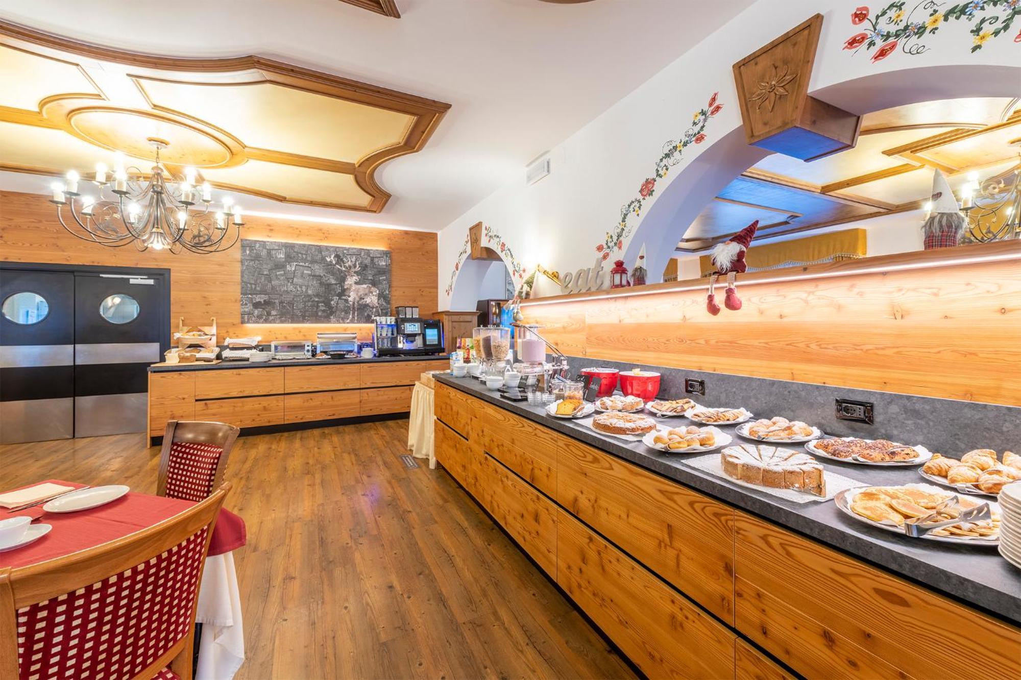 Hotel Alpino Wellness & Spa 佩约方缇 外观 照片
